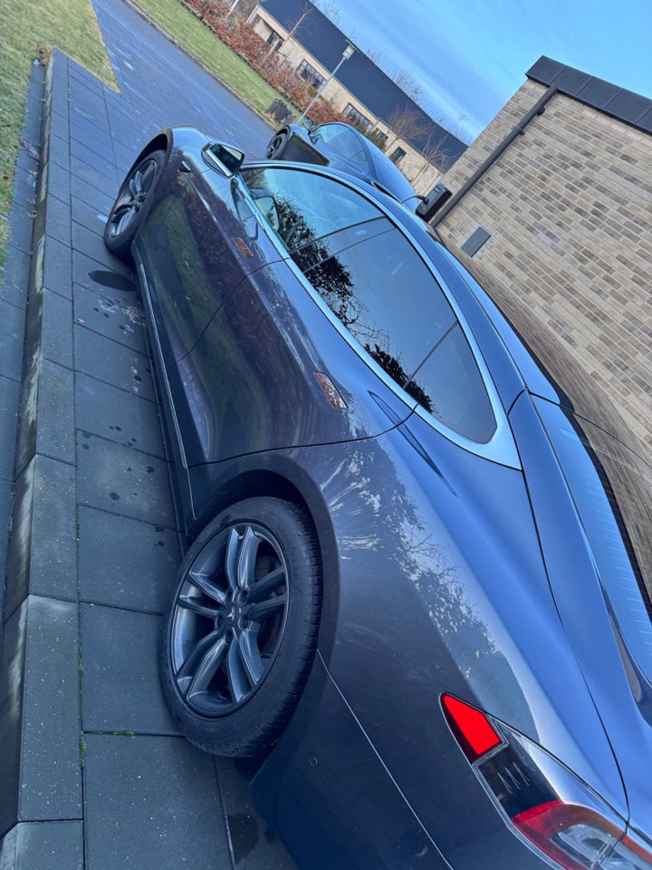 Tesla Model S Standard Range AWD 5d