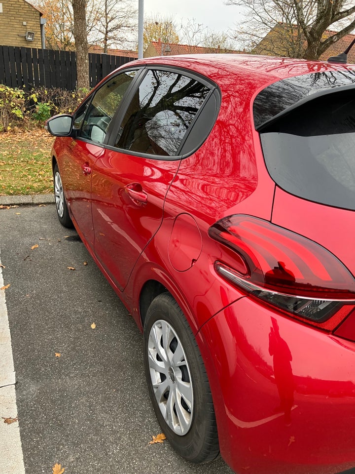 Peugeot 208 1,6 BlueHDi 100 Active 5d