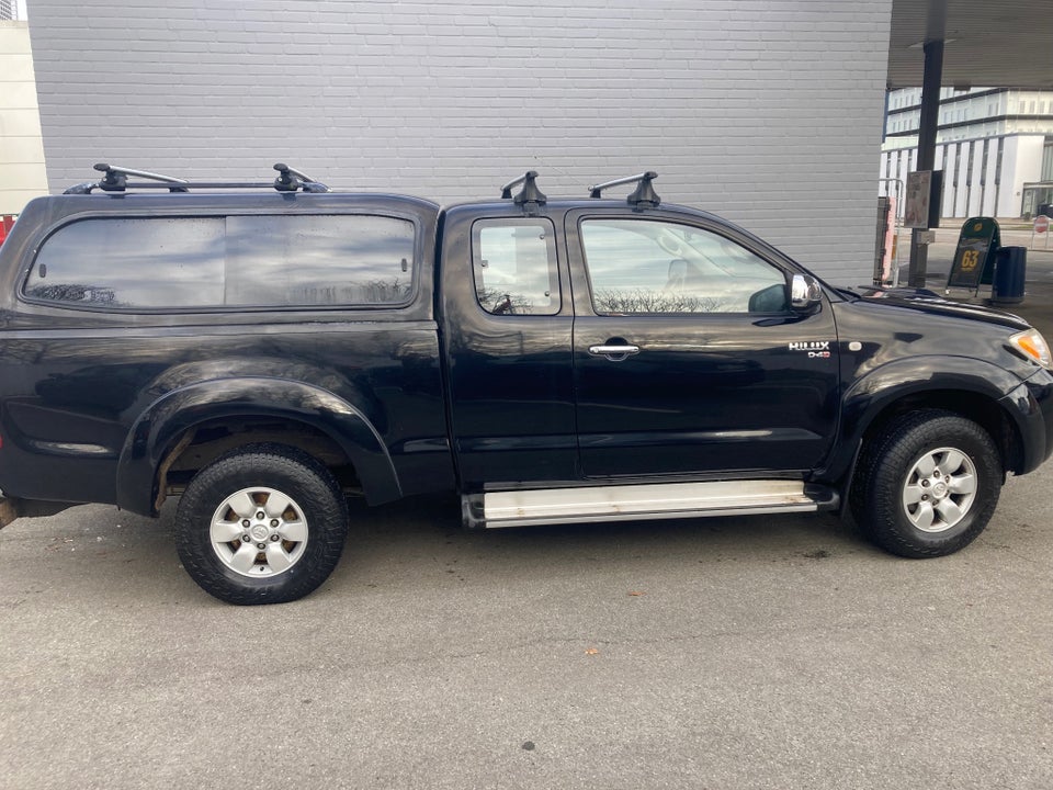 Toyota HiLux 2,5 D-4D 120 Ex.Kab 4x4 SR5 2d