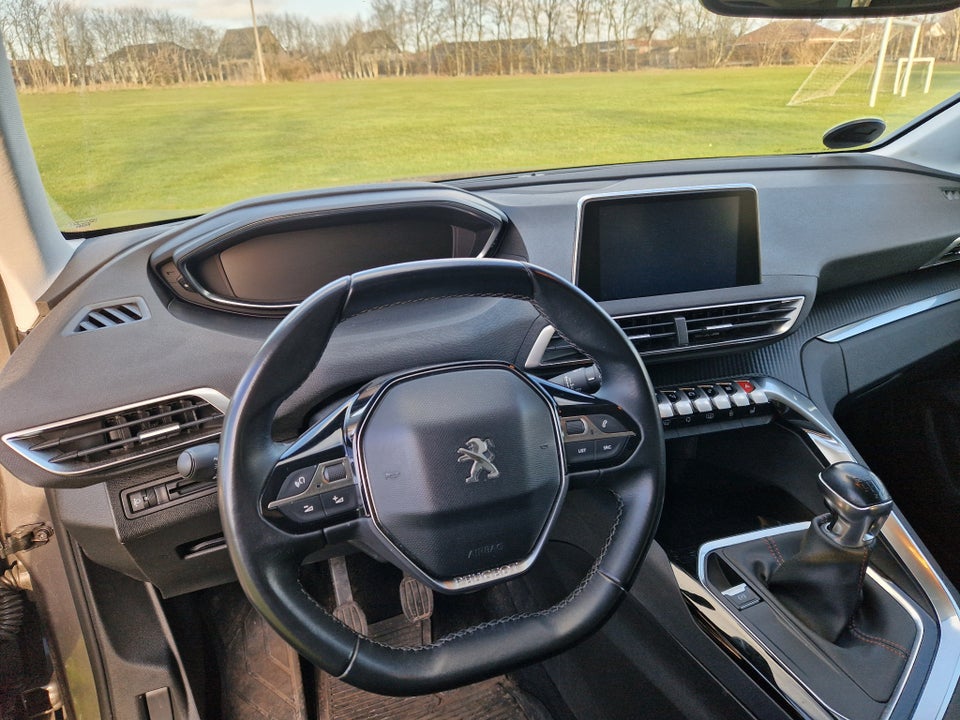 Peugeot 5008 1,2 PureTech 130 Allure 7prs 5d