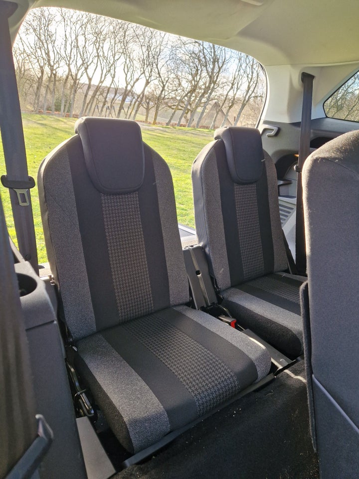 Peugeot 5008 1,2 PureTech 130 Allure 7prs 5d