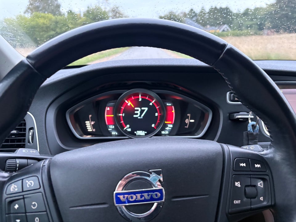 Volvo V40 2,0 D3 150 Kinetic 5d