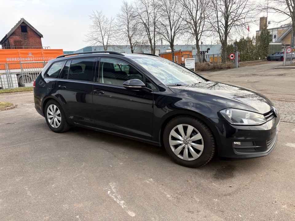 VW Golf VII 1,6 TDi 105 Comfortline Variant BMT 5d