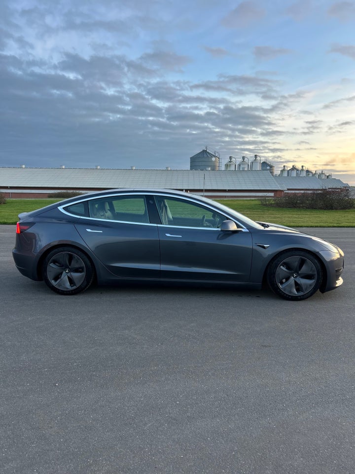 Tesla Model 3 Standard Range+ RWD 4d