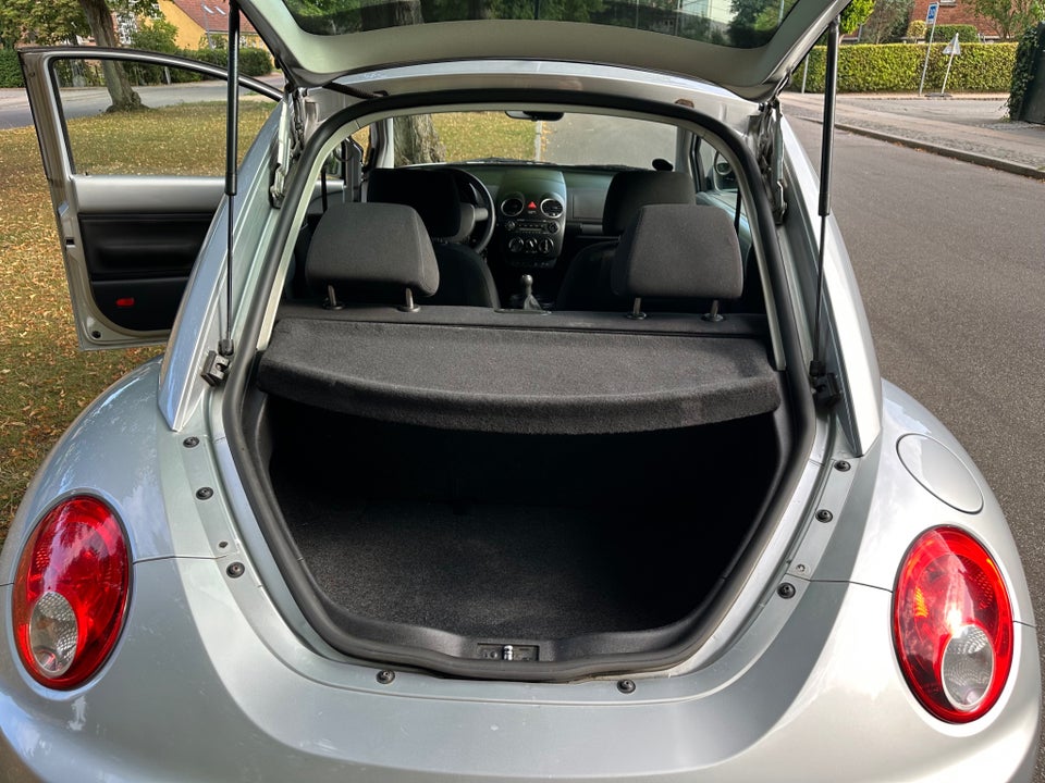VW New Beetle 1,6 Trendline 2d
