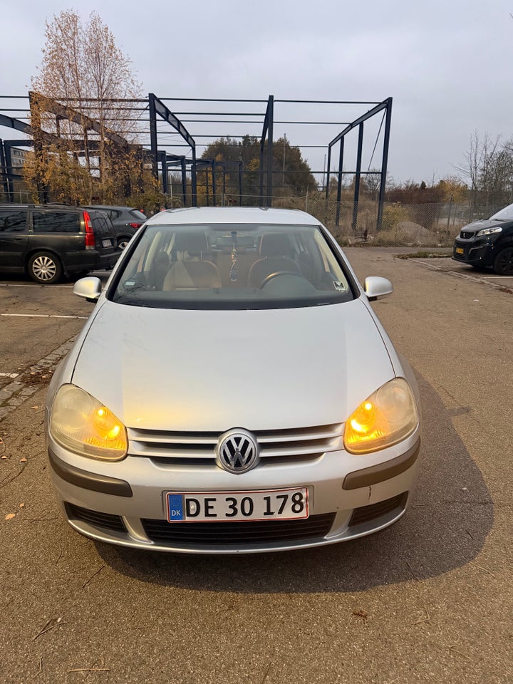 VW Golf V 1,6 FSi Tiptr. 5d