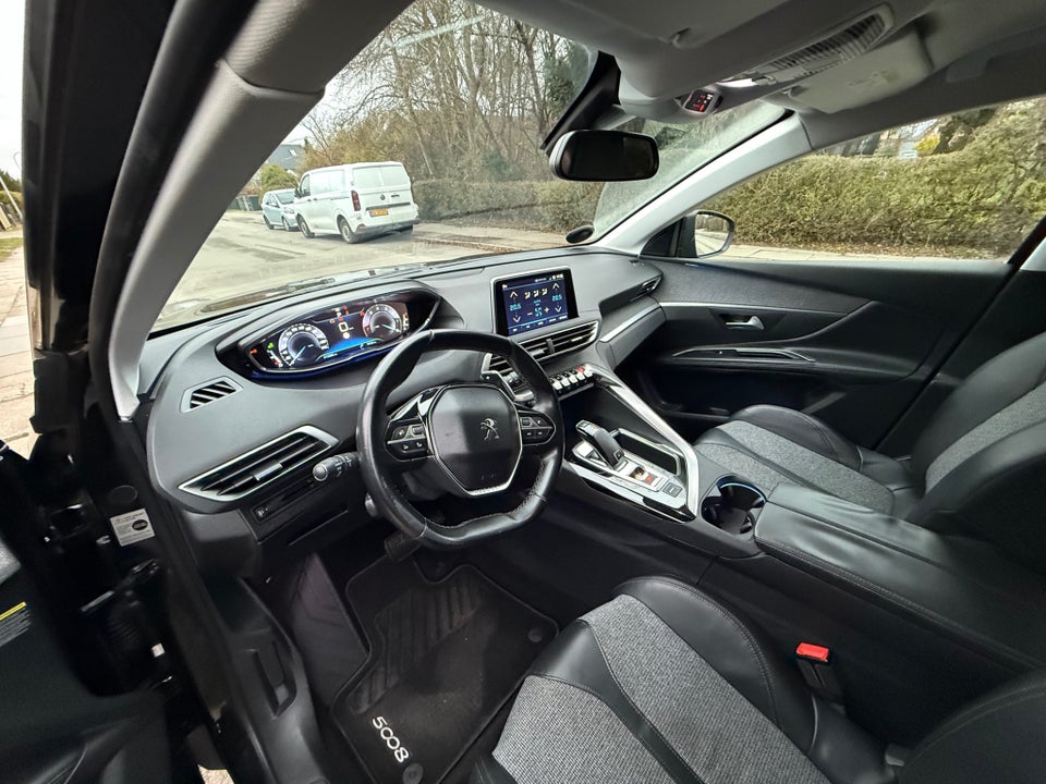 Peugeot 5008 1,2 e-THP 130 Allure EAT6 7prs 5d