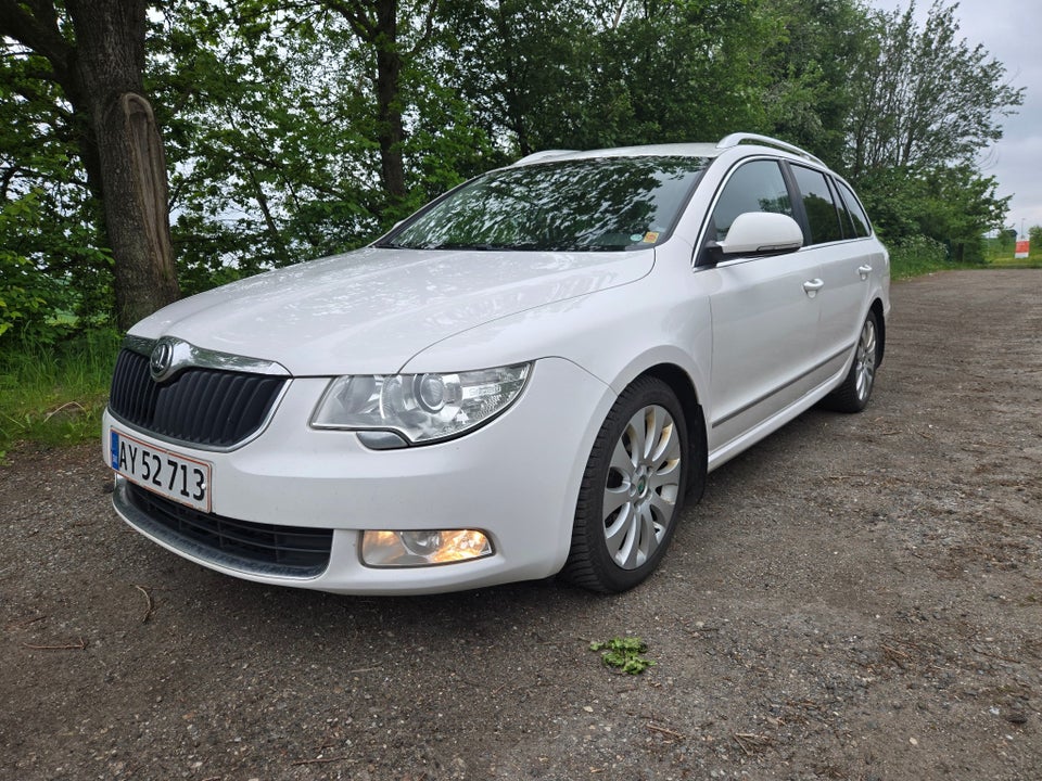 Skoda Superb 2,0 TDi 170 Elegance Combi DSG 5d