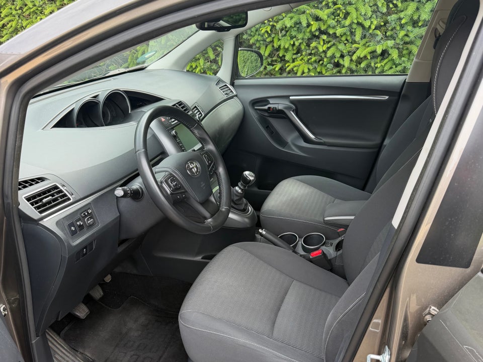 Toyota Verso 1,8 VVT-i T2 Premium 5d