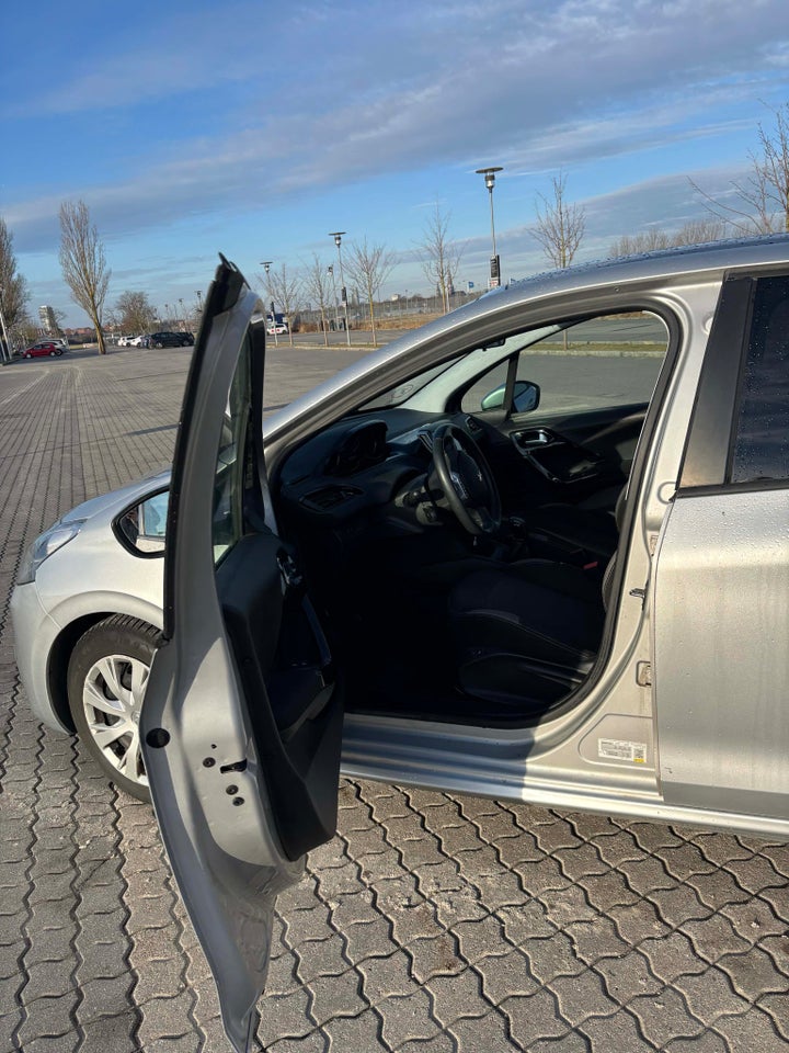 Peugeot 208 1,6 BlueHDi 100 Winter Edition 5d