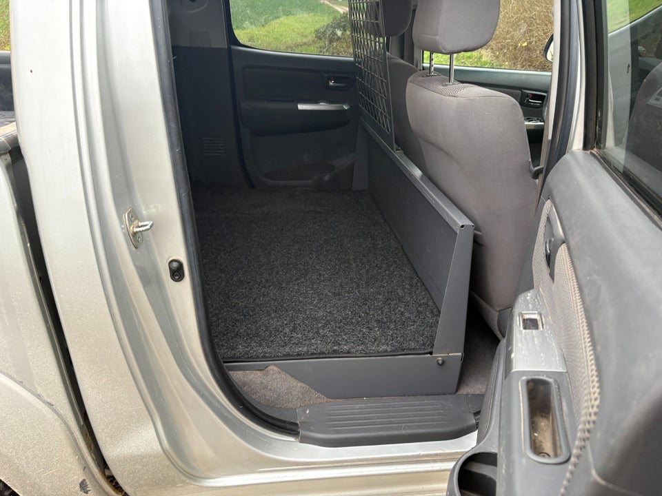 Toyota HiLux 3,0 D-4D Db.Kab aut. 4x4 T4 4d