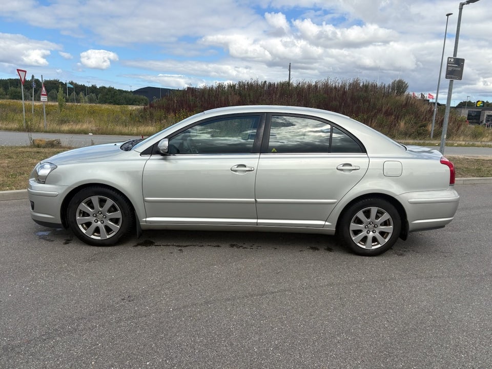 Toyota Avensis 1,8 VVT-i Sol aut. 4d