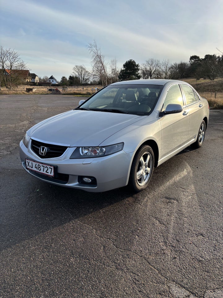 Honda Accord 2,4i Executive 4d