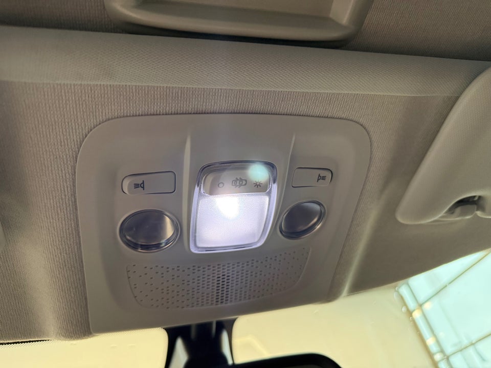 Peugeot 208 1,2 VTi Allure Sky 5d