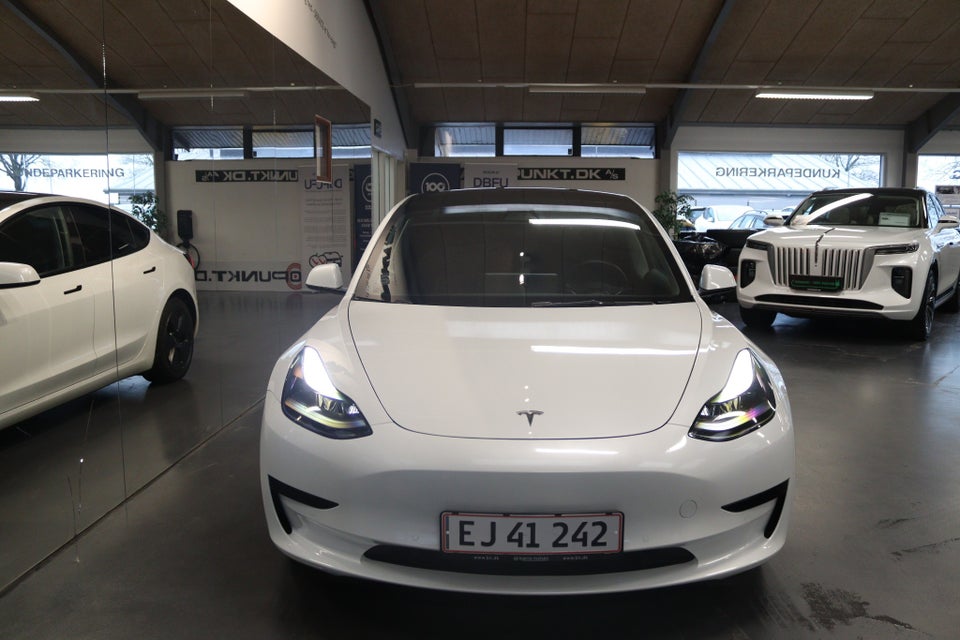 Tesla Model 3 Standard Range+ RWD 4d