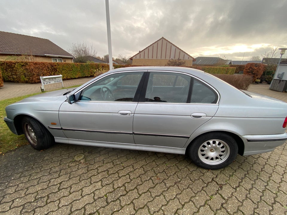 BMW 528i 2,8  4d