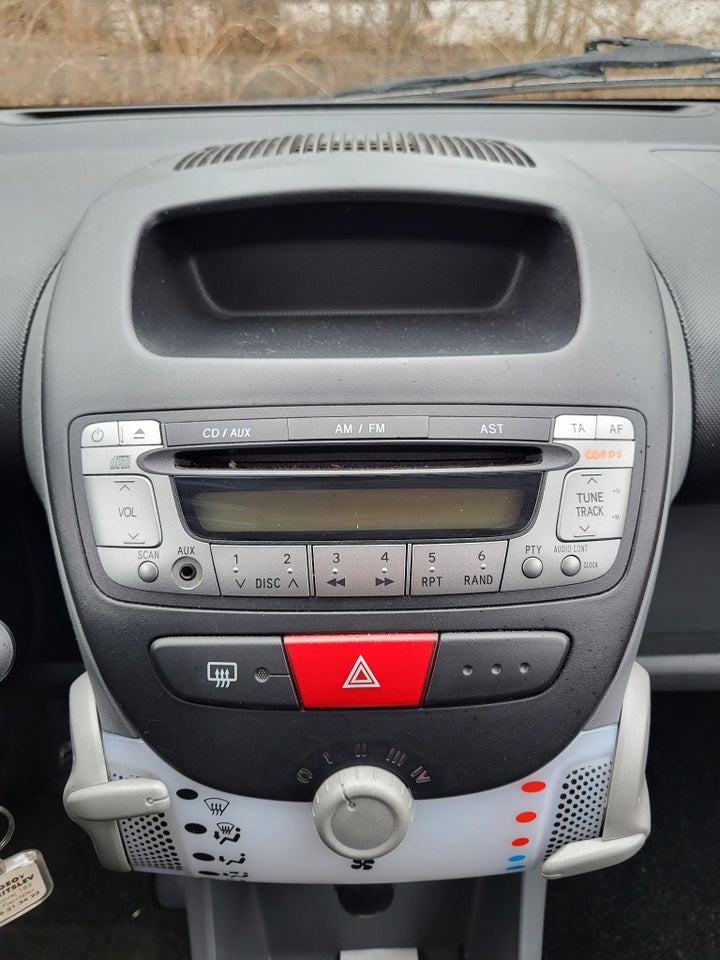 Peugeot 107 1,0 Active 5d