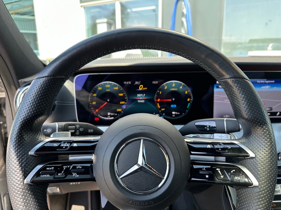 Mercedes E300 de 2,0 AMG Line stc. aut. 5d