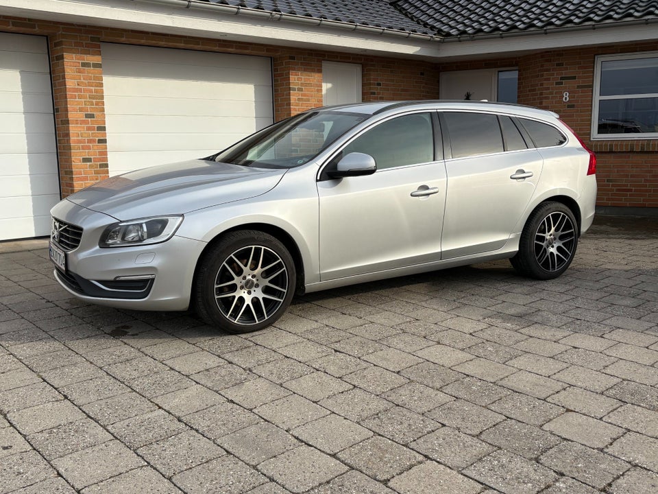 Volvo V60 2,0 D4 190 Momentum aut. 5d