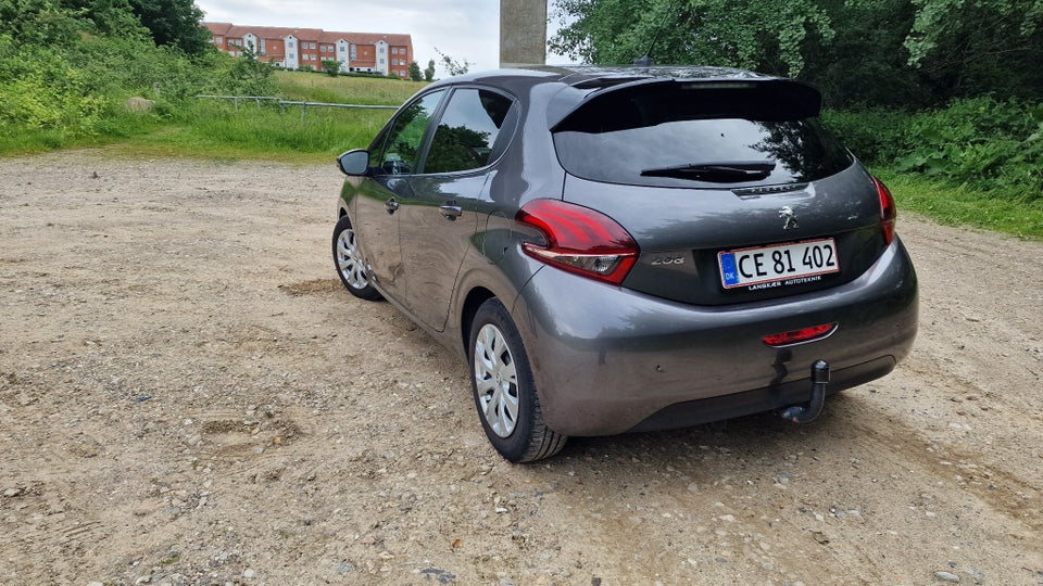 Peugeot 208 1,6 BlueHDi 100 Chili 5d