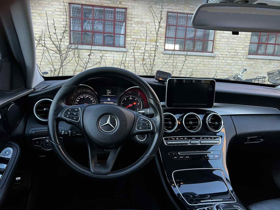 Mercedes C220 d 2,2 Avantgarde stc. aut. 5d