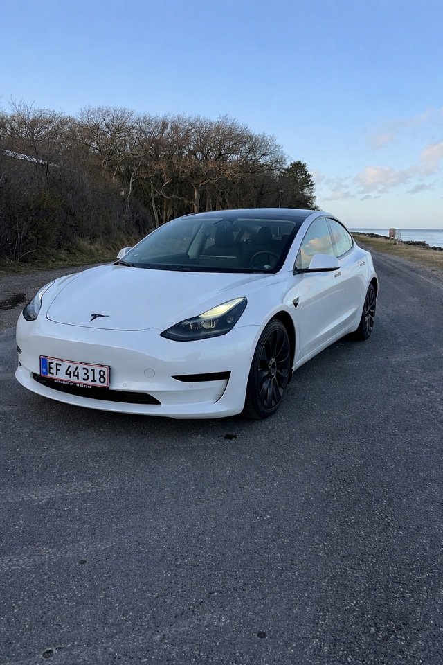 Tesla Model 3 Standard Range+ RWD 4d