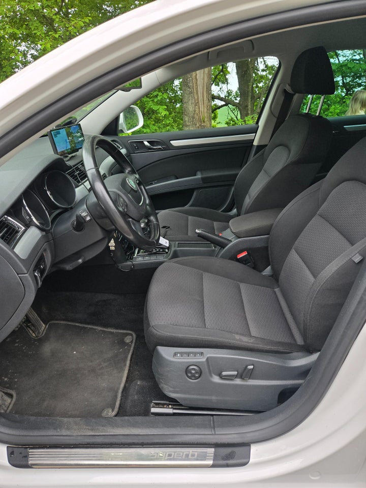 Skoda Superb 2,0 TDi 170 Elegance Combi DSG 5d
