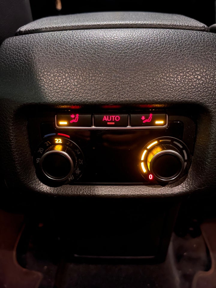 VW Sharan 2,0 TDi 140 Highline DSG BMT 7prs 5d