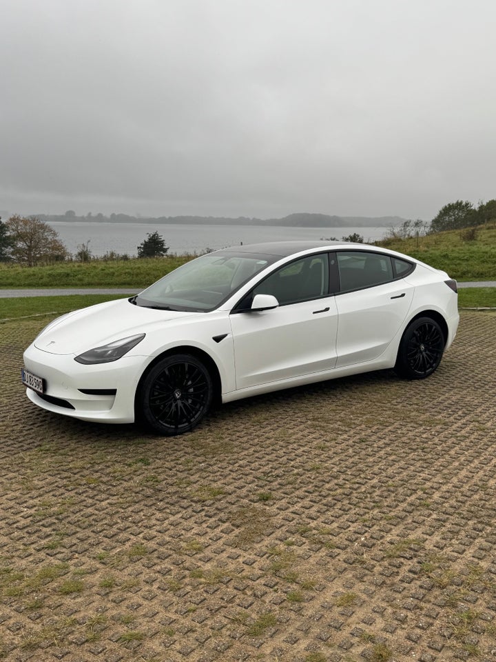 Tesla Model 3 Standard Range+ RWD 4d