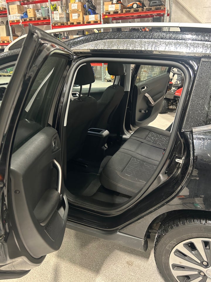 Peugeot 2008 1,2 VTi 82 Active Sky 5d