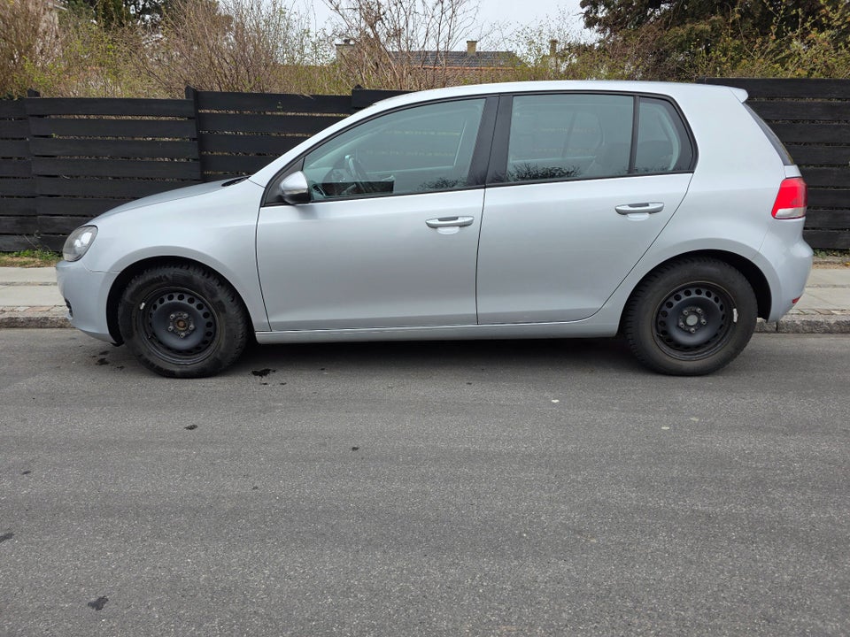 VW Golf VI 1,6 TDi 105 Comfortline 5d