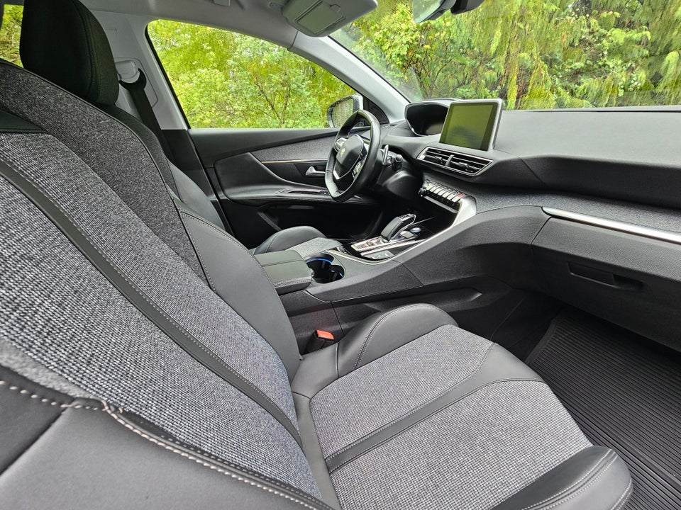 Peugeot 3008 1,6 Hybrid Allure Limited EAT8 5d