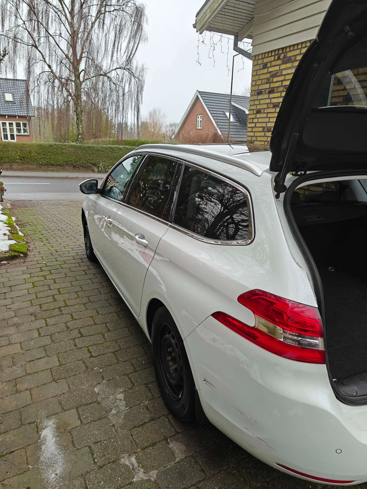 Peugeot 308 1,6 BlueHDi 120 Allure Sky SW EAT6 5d