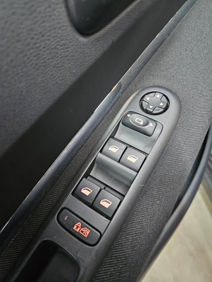 Peugeot 3008 1,6 HDi 110 Premium Cool 5d