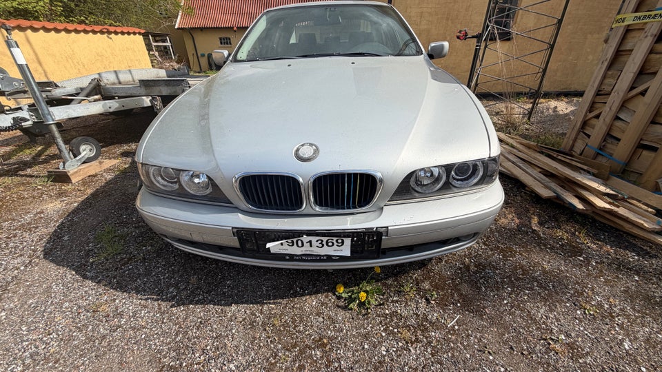 BMW 520i 2,2  4d