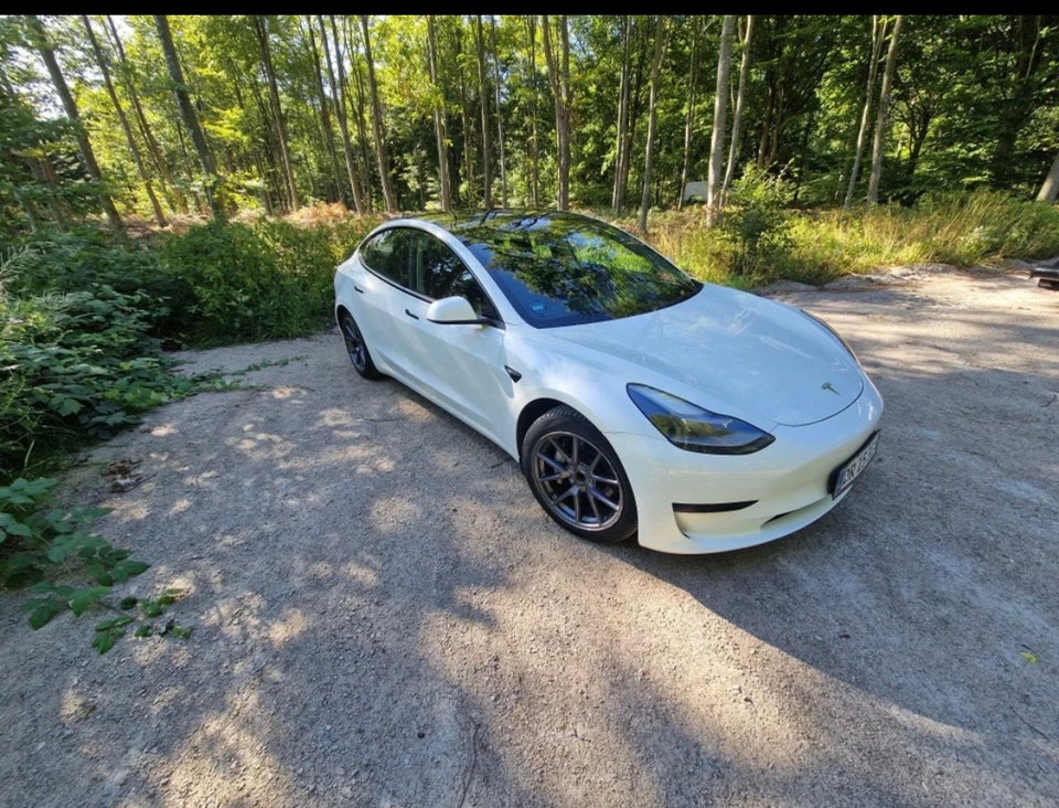 Tesla Model 3 Standard Range+ RWD 4d