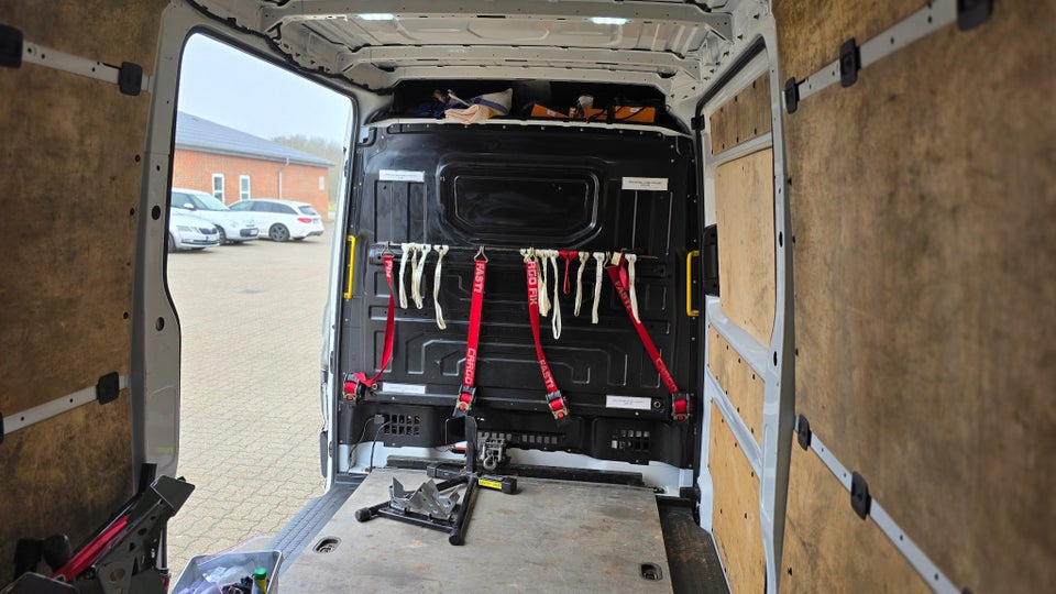 VW Crafter 35 2,0 TDi 177 Kassevogn L3H3 aut.