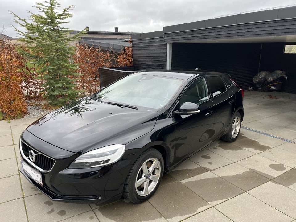 Volvo V40 2,0 D3 150 Momentum aut. 5d