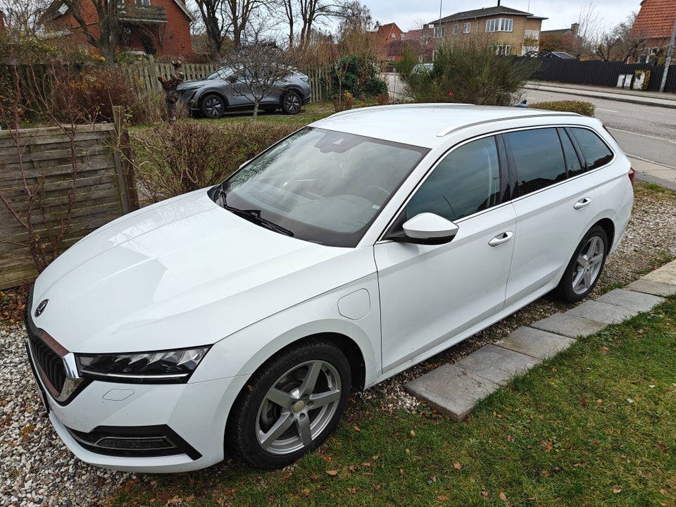 Skoda Octavia 1,4 TSi iV Plus Combi DSG 5d
