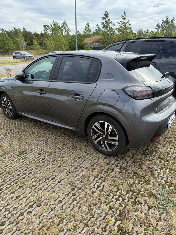 Peugeot 208 1,2 PureTech 100 Active EAT8 5d