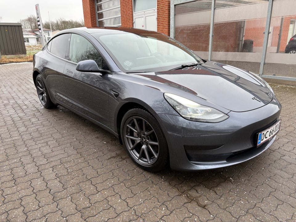 Tesla Model 3 Standard Range+ RWD 4d