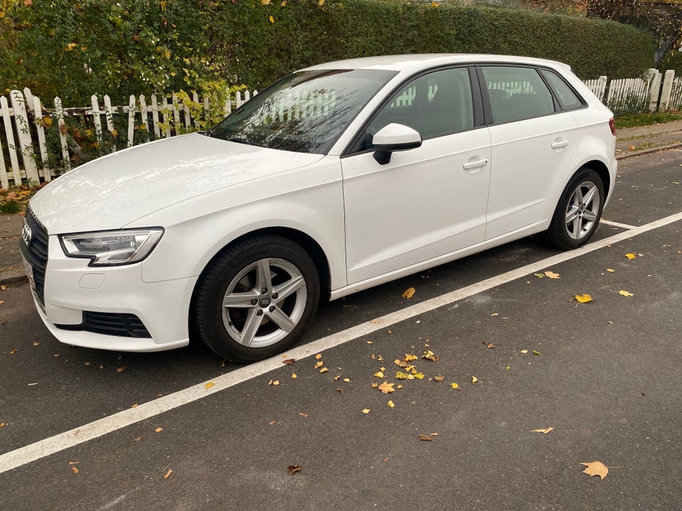 Audi A3 30 TFSi Sport Sportback 5d