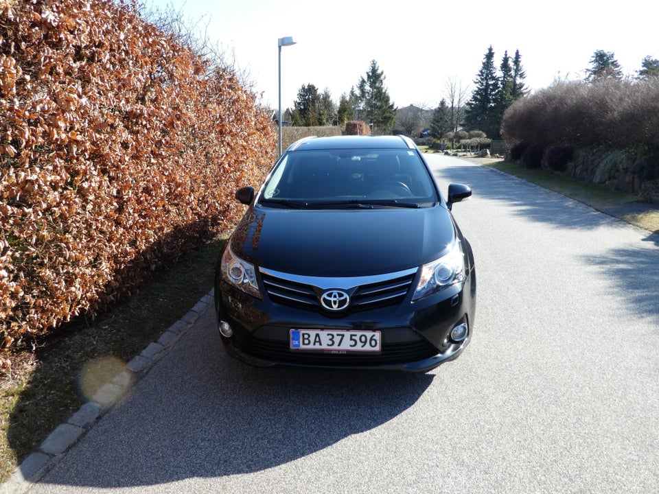 Toyota Avensis 1,8 VVT-i T2 Premium stc. 5d