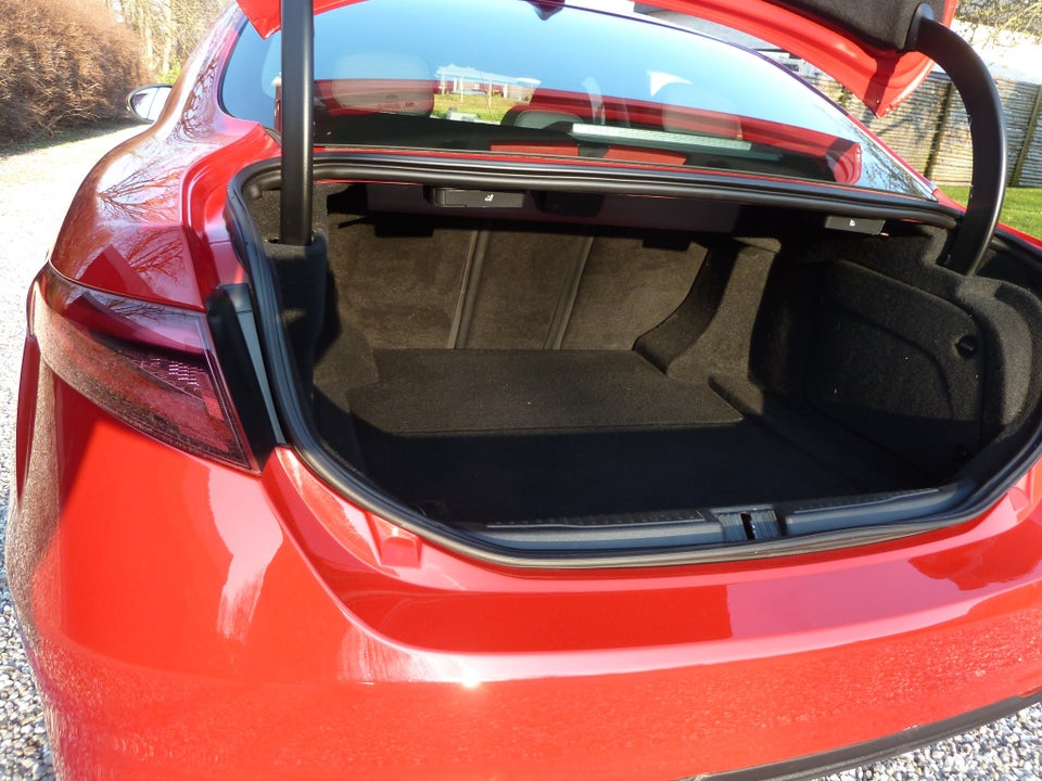 Alfa Romeo Giulia 2,0 T 200 Super aut. 4d