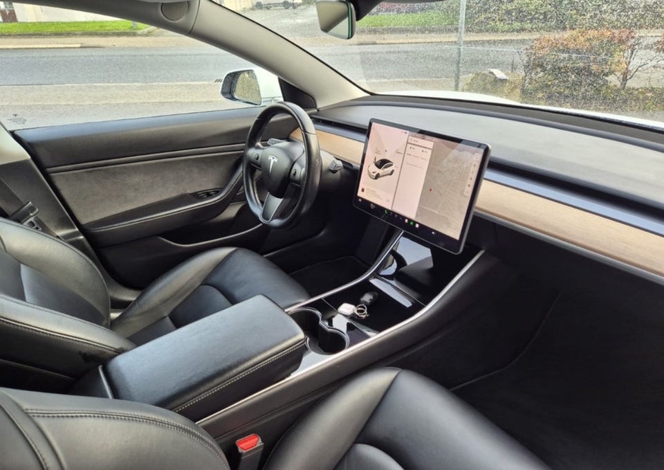 Tesla Model 3 Standard Range+ RWD 4d