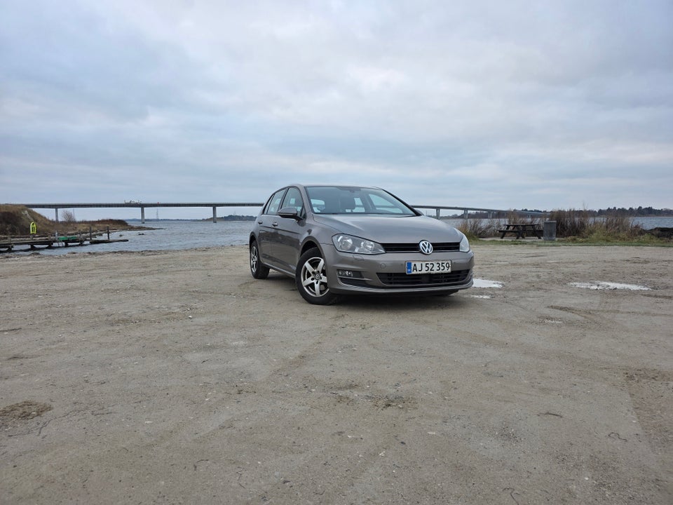 VW Golf VII 1,6 TDi 105 Highline DSG BMT 5d