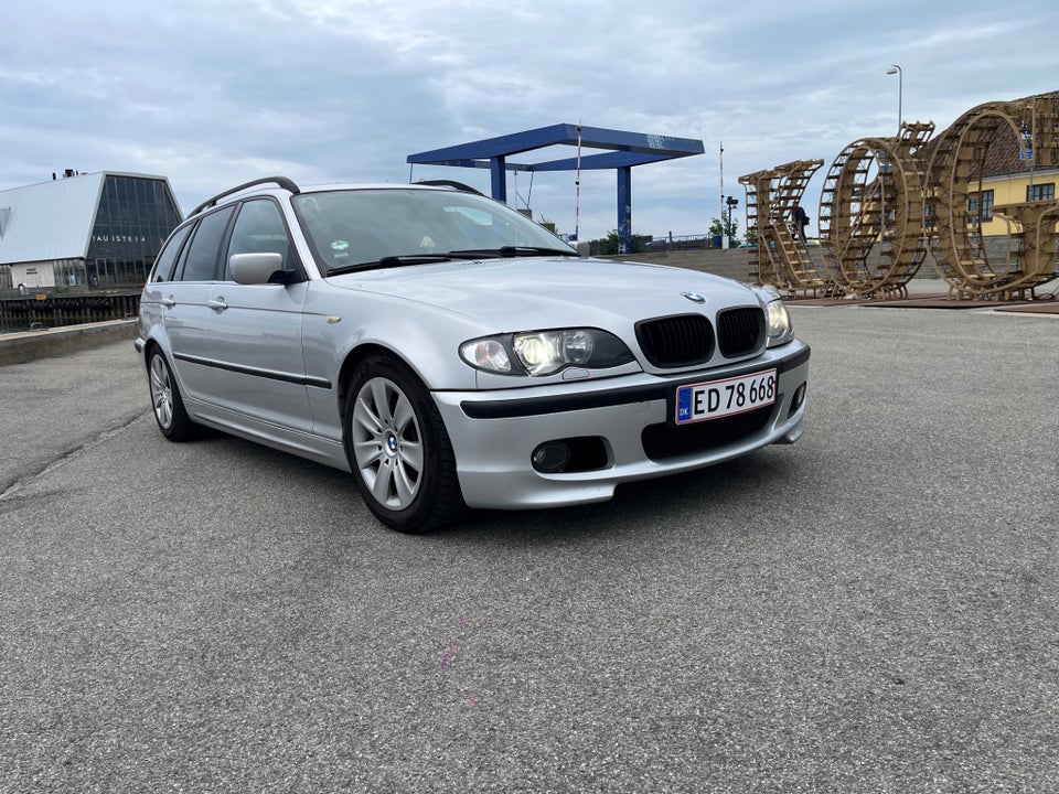 BMW 320i 2,2 Touring aut. 5d