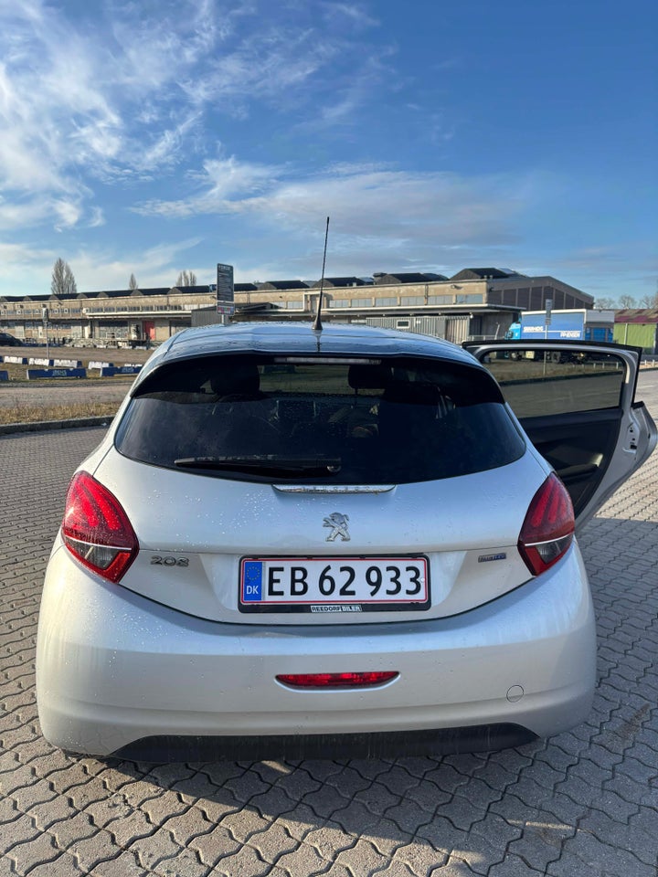 Peugeot 208 1,6 BlueHDi 100 Winter Edition 5d