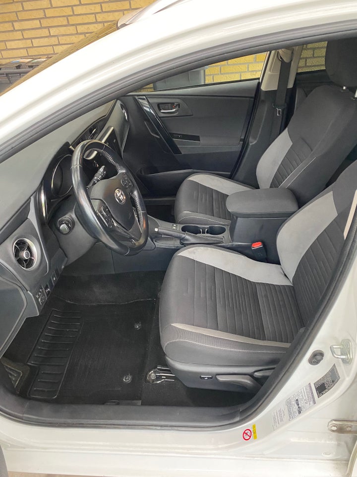 Toyota Auris 1,8 Hybrid H2 Comfort Touring Sports CVT 5d
