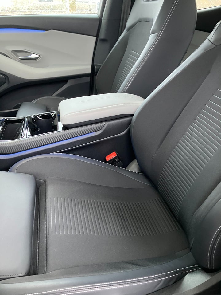 Ford Explorer 77 Premium Extended Range 5d